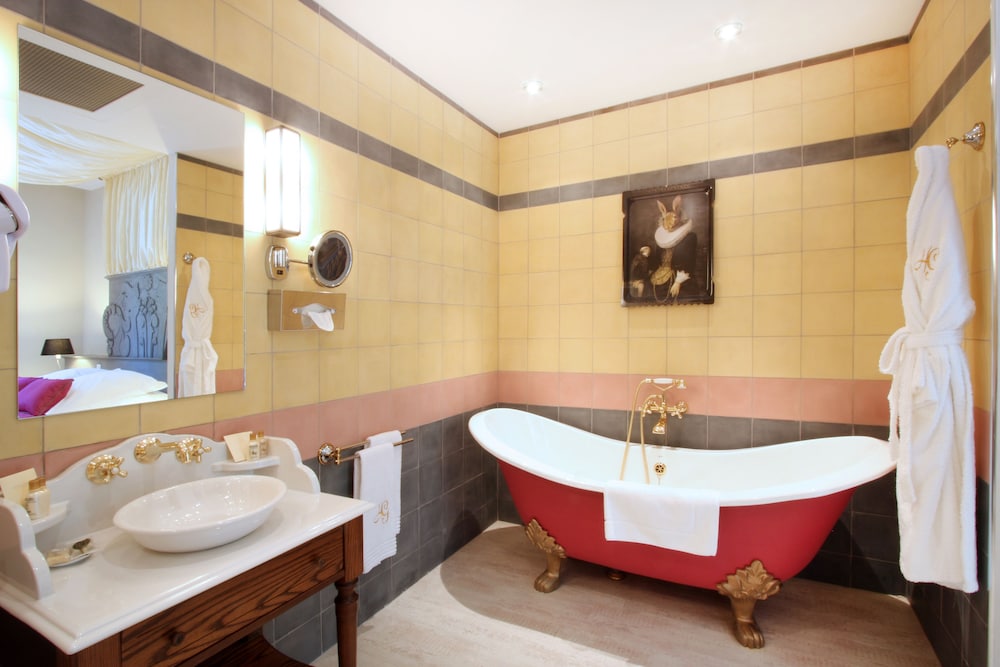 Junior Suite, 1 Queen Bed photo 2