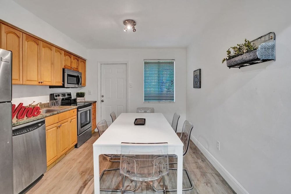 House (4 Bedrooms) photo 2