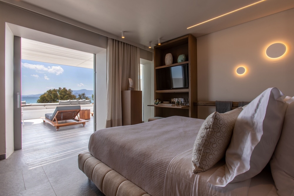 Superior Suite, 1 Double Bed, Hot Tub, Sea View