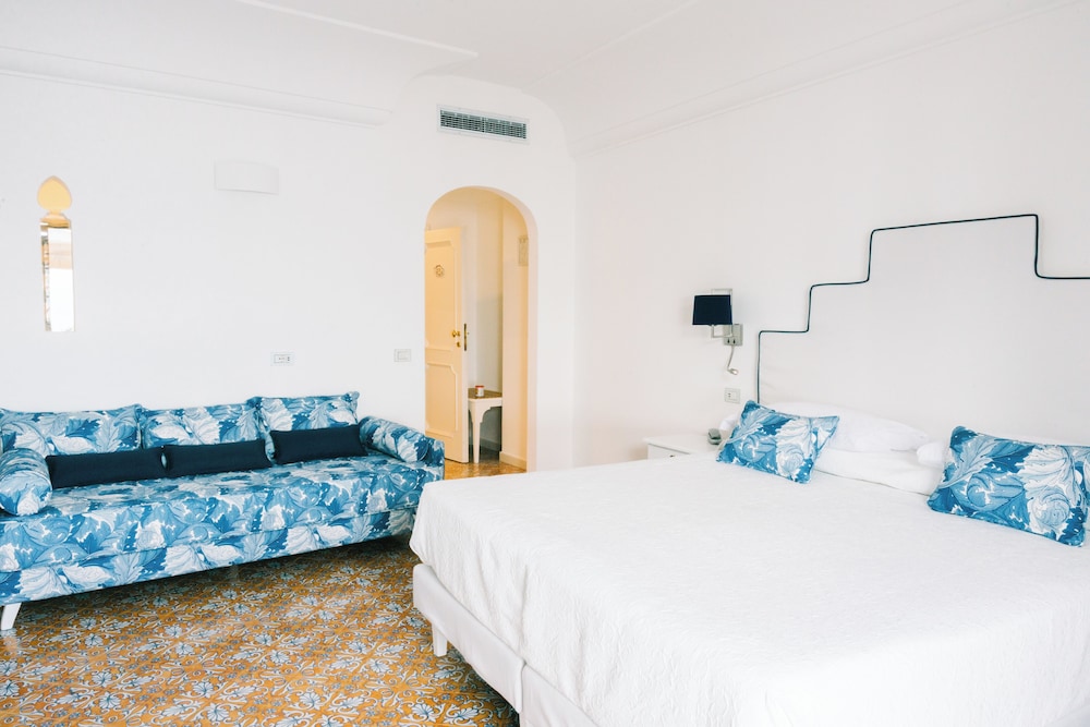Superior Quadruple Room, 1 Bedroom, Sea View photo 1