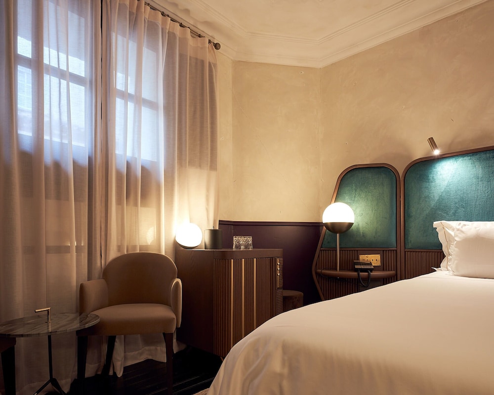 Luxury Double Room thumbnail 6