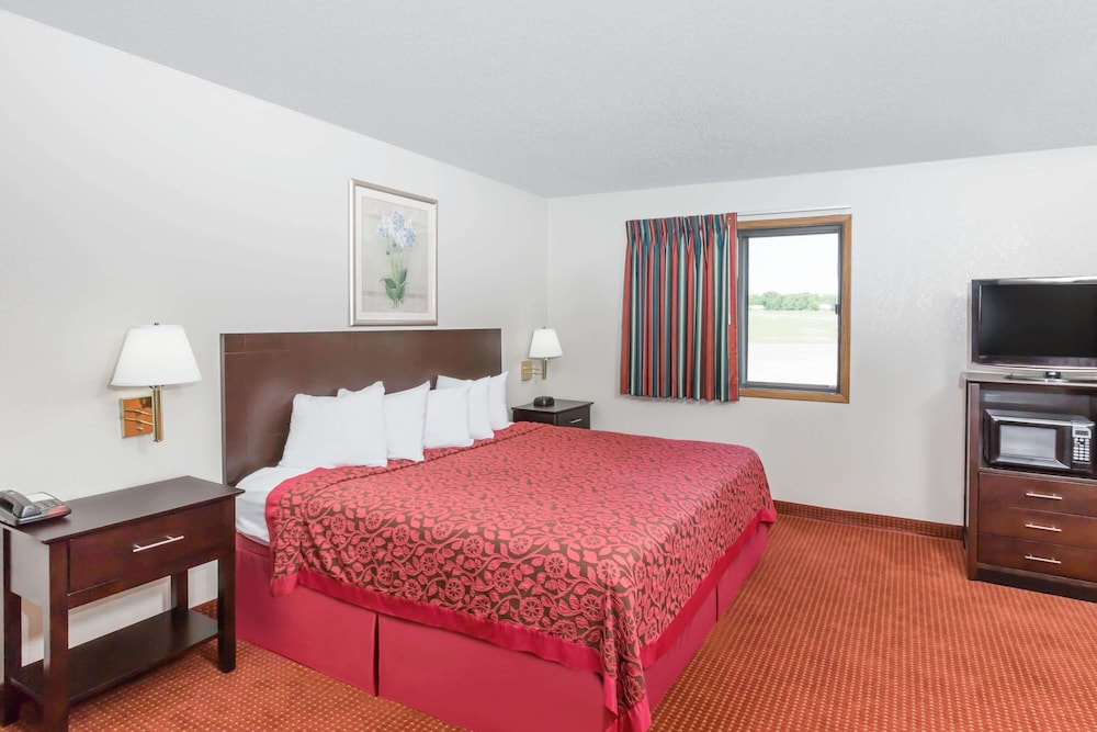Suite, 1 King Bed, Non Smoking - Photo 1