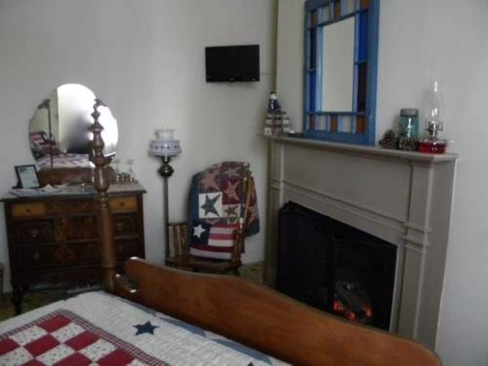 Comfort Double Room, Ensuite (The Franklin) photo 3
