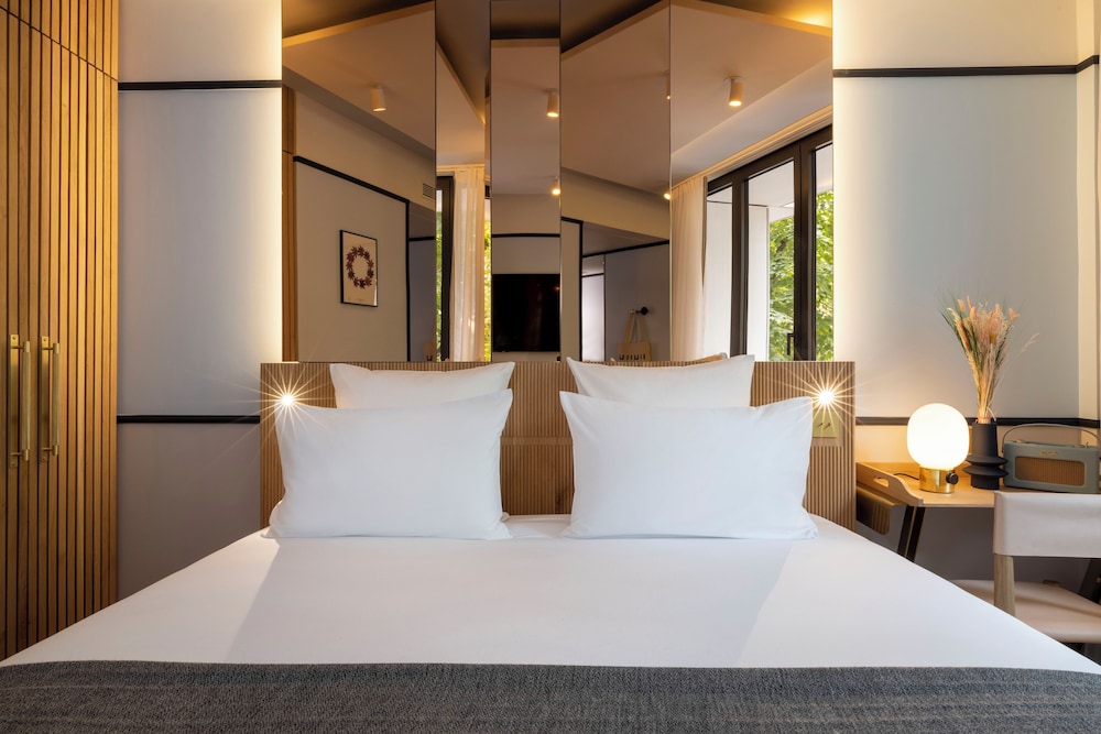 Standard Double Room (Petite Double) photo 2