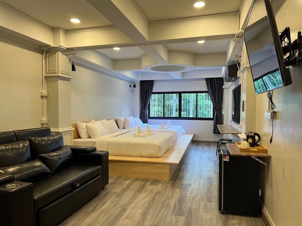 Deluxe Family Room
