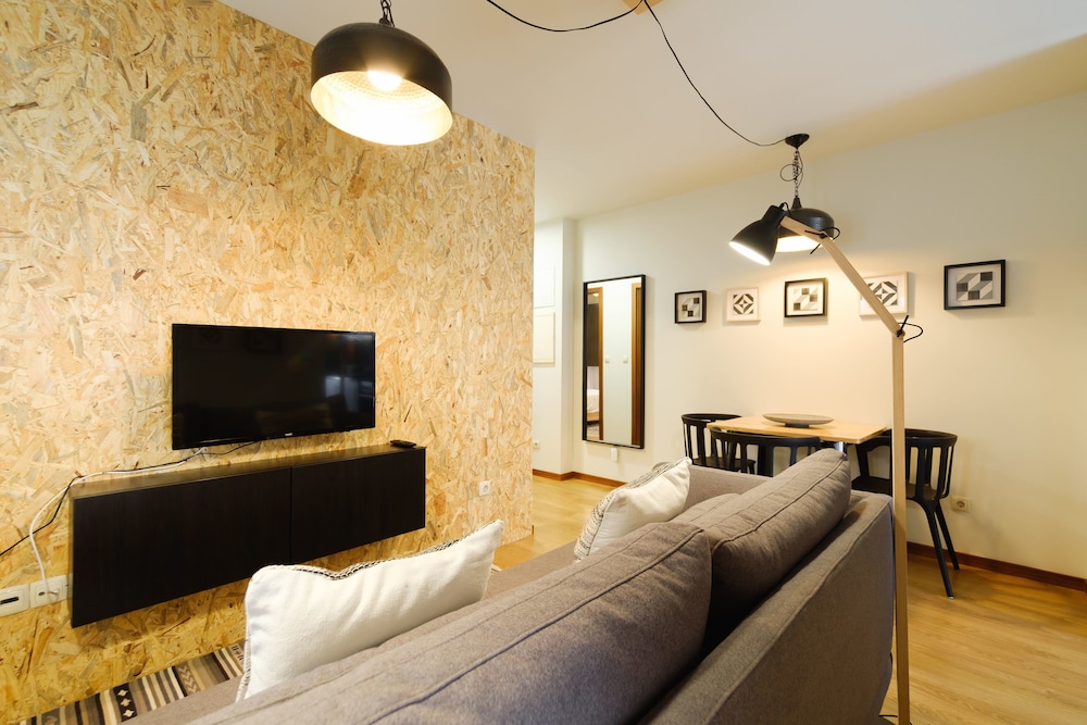 Apartment, 2 Bedrooms (3 People. Street View 2)