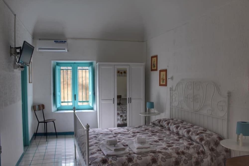 Classic Quadruple Room, Multiple Beds, Non Smoking - Photo 3