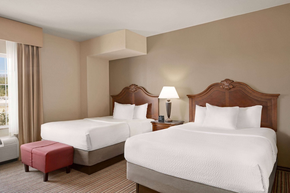 Deluxe Suite, 2 Queen Beds, Non Smoking (One-Bedroom) photo 2
