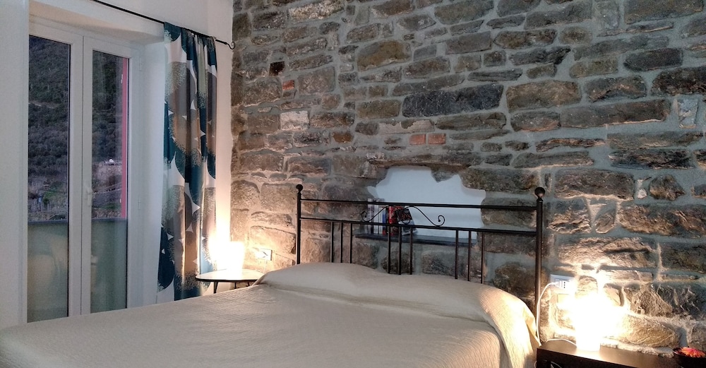 Deluxe Double Room, 1 Queen Bed, Non Smoking, Sea View photo 1