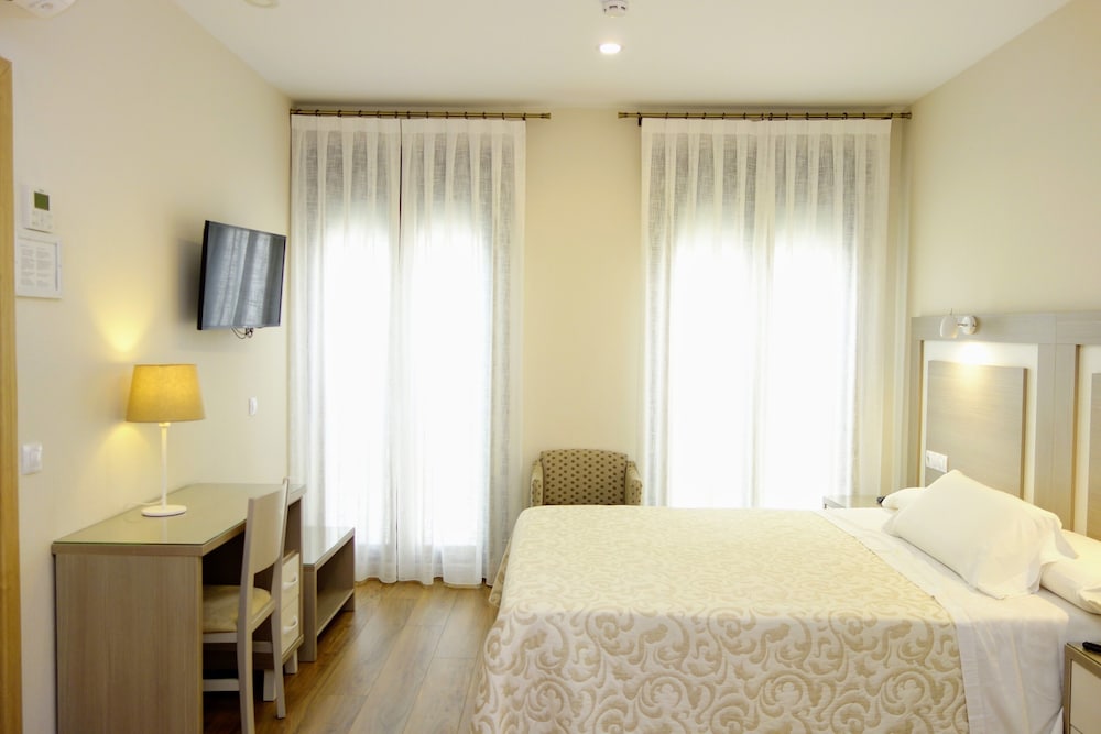Standard Double Room - Photo 4