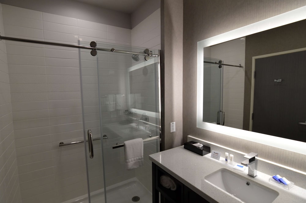 Standard Room, 1 King Bed, Non Smoking, Kitchenette photo 3