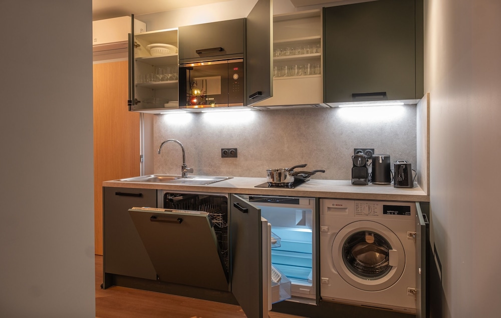 Studio, Ensuite photo 2