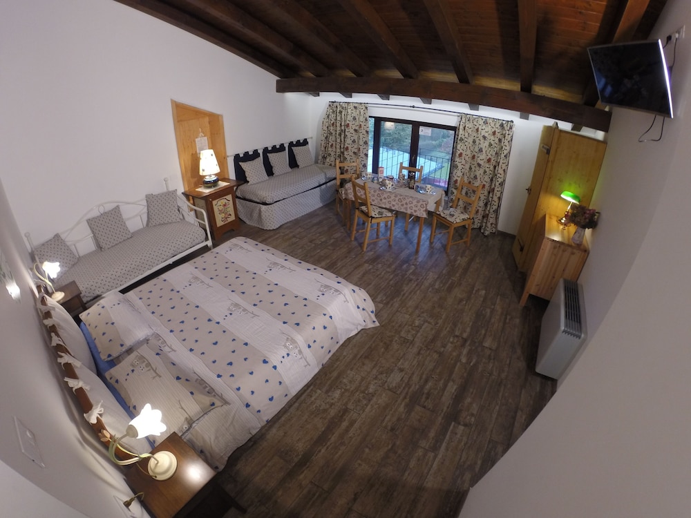 Family Room, Non Smoking - ENTRY WITH CODE AND KEYPAD AND ONLINE CHECK-IN - Photo 1