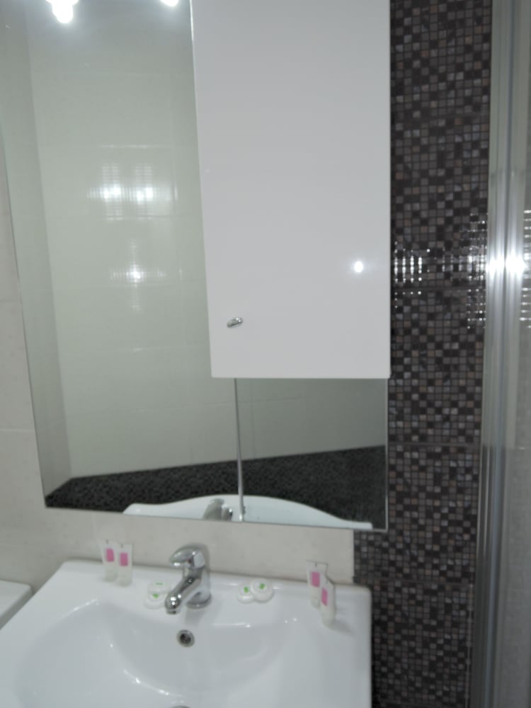 Economy Apartment, 2 Bedrooms (3 Persons) - Photo 11