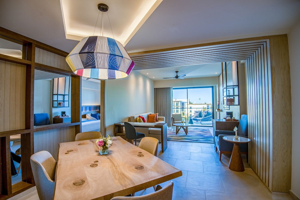 Club One Bedroom Master Suite