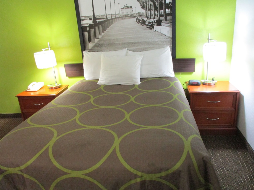 Room, 1 King Bed, Non Smoking - Photo 2