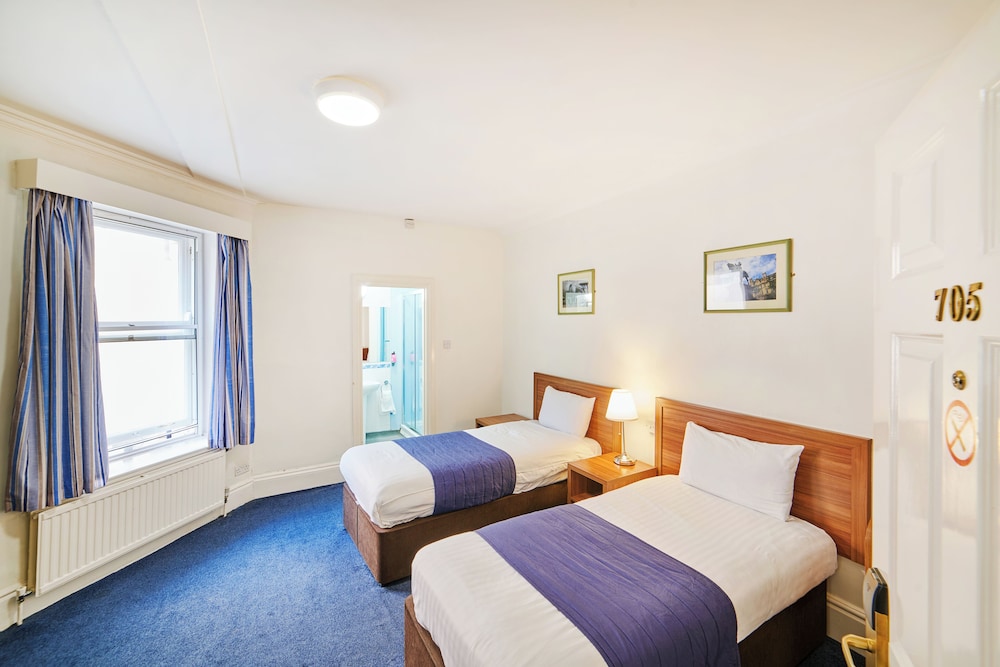 Standard Twin Room - Photo 9