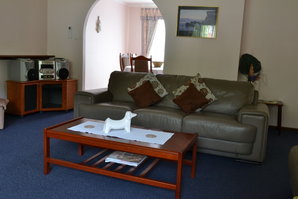 Four-Bedroom House - Photo 6