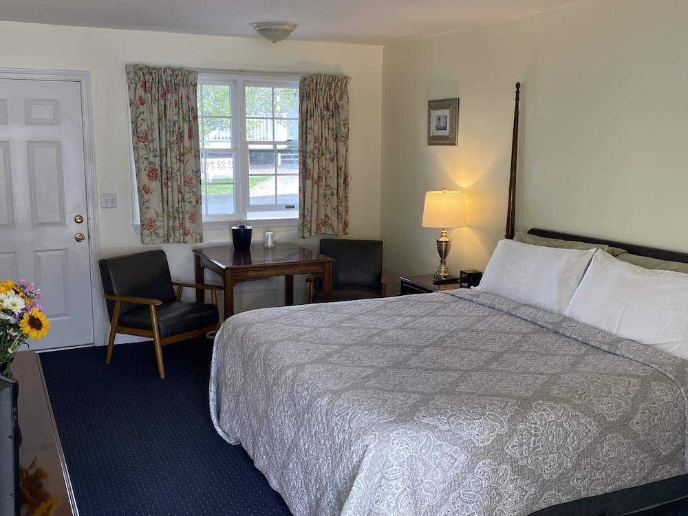 Standard Room, 1 King Bed photo 2