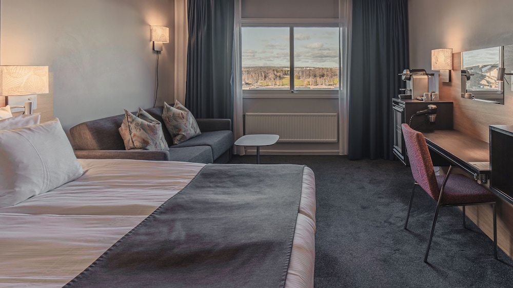 Superior Room, 1 King Bed with Sofa bed, Non Smoking (Bridge View)