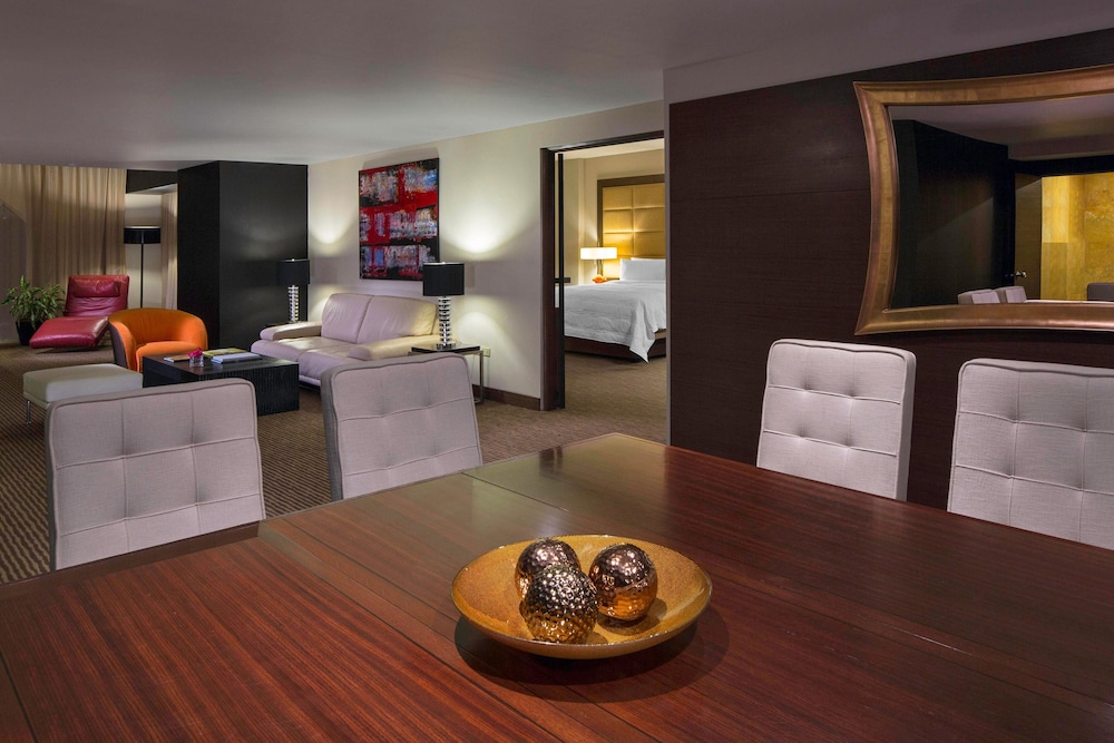 Suite, 1 King Bed, Ocean View, Corner photo 3