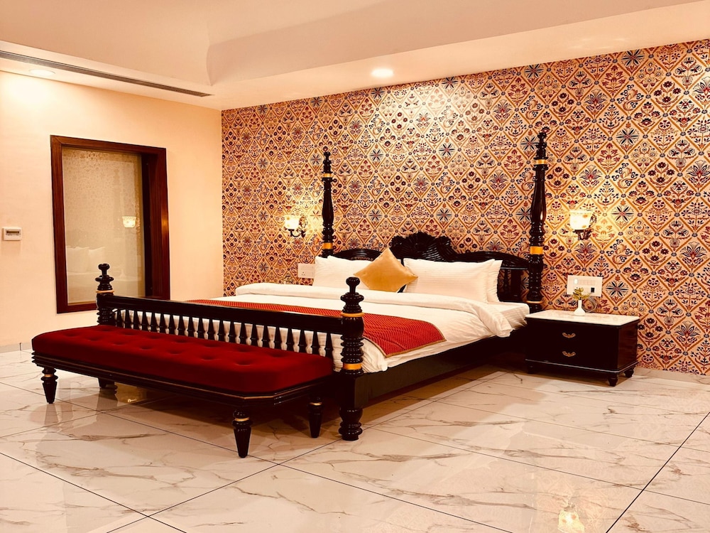 Royal Room photo 3