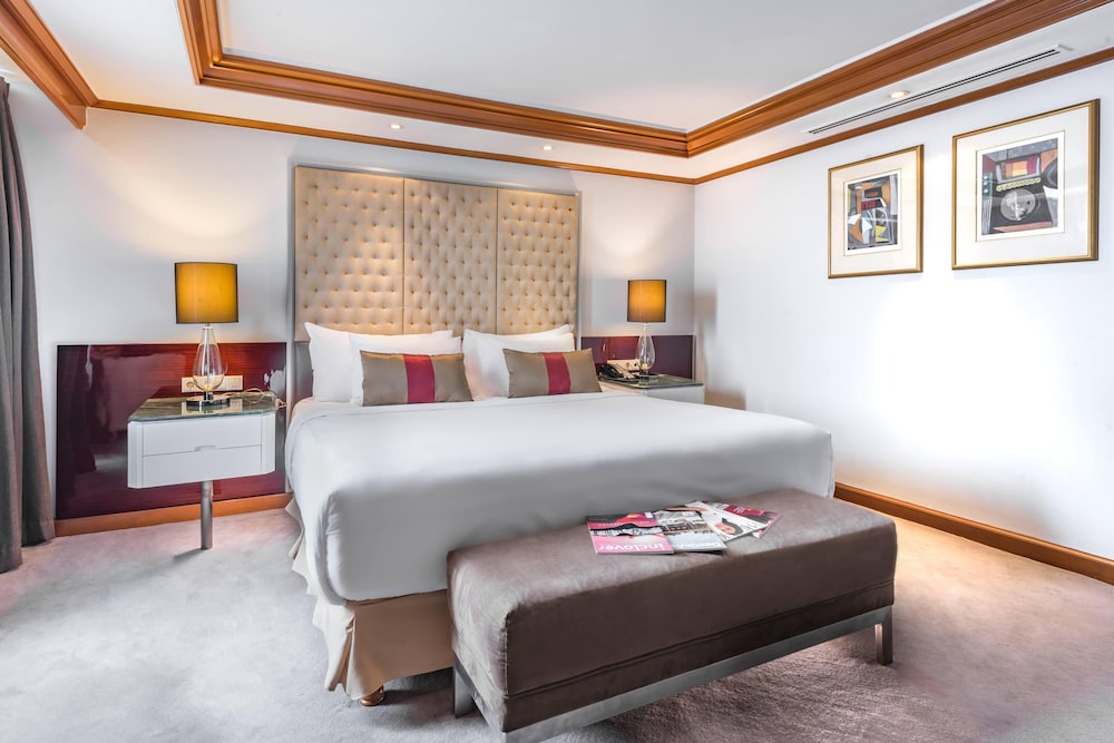 Room, 1 King Bed, Non Smoking (Executive Business) - Photo 2