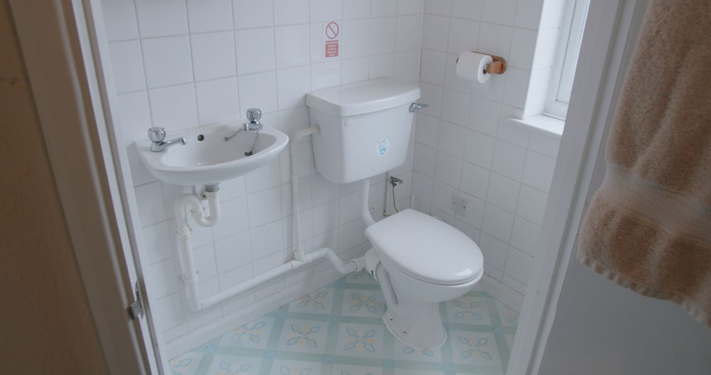 Basic Twin Room, Ensuite (Room 2) - Photo 6