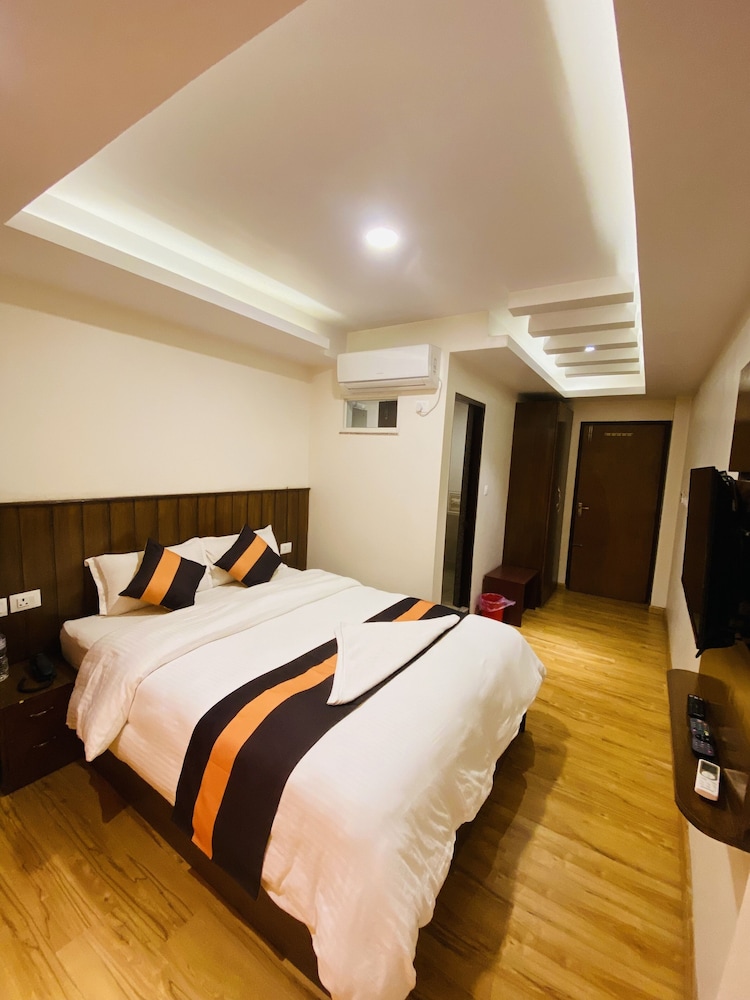 Deluxe Double or Twin Room - Photo 2