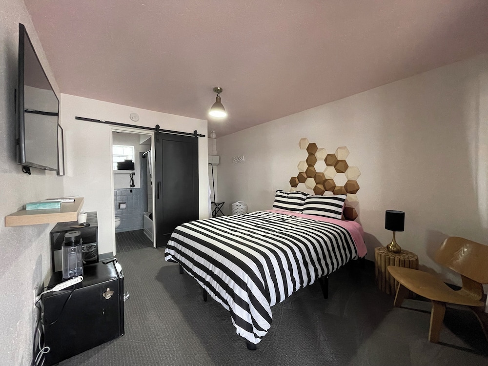 Deluxe Room, 1 Queen Bed