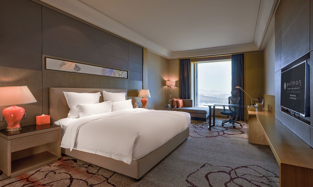 Deluxe King Room photo 3