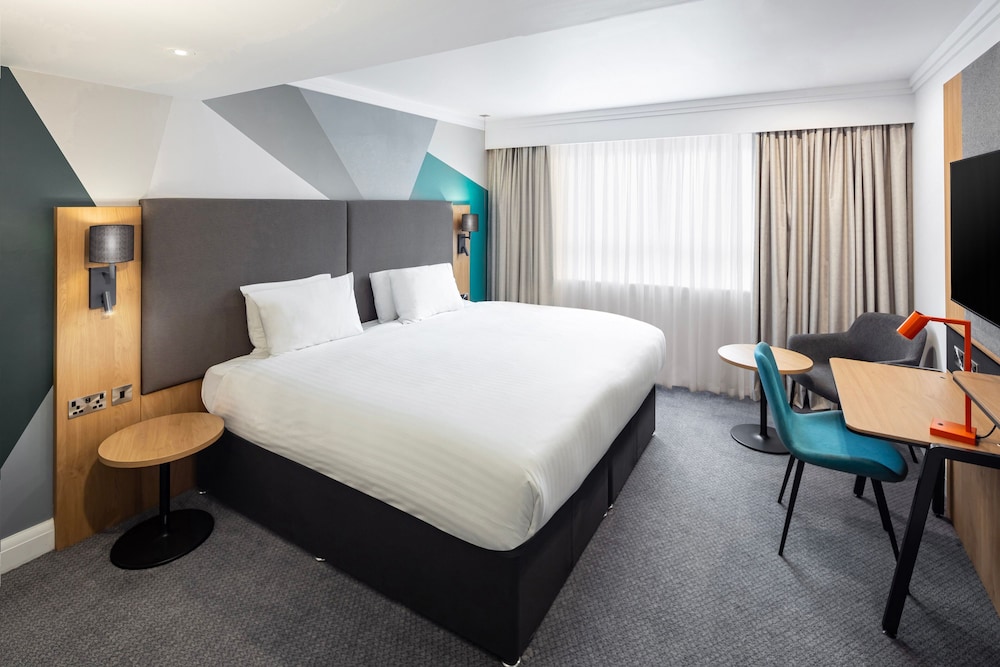 Standard Room, 1 King Bed (Super King) - Photo 2