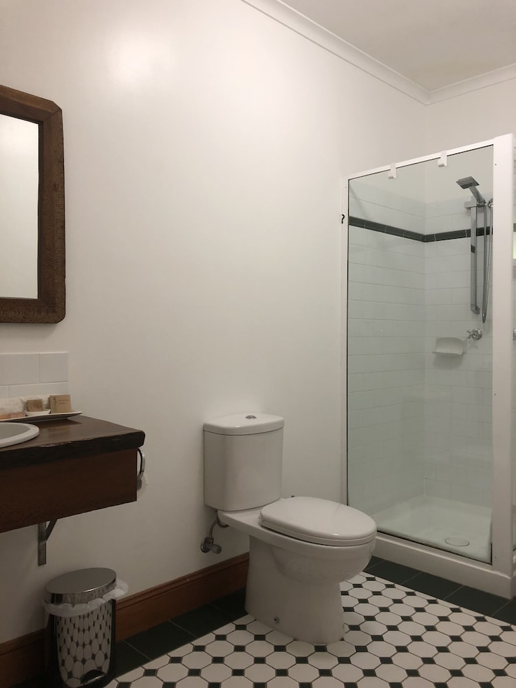 Classic Room, 1 Queen Bed, Valley View photo 3