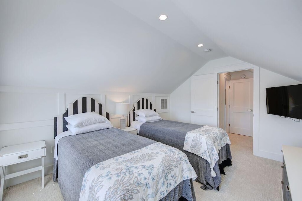 House, Multiple Beds, Pool Access, Pool View