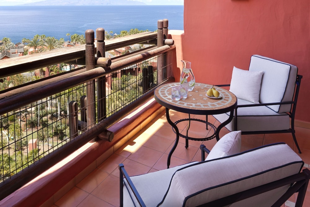 Junior Suite, 1 King Bed, Ocean View (Balcony)