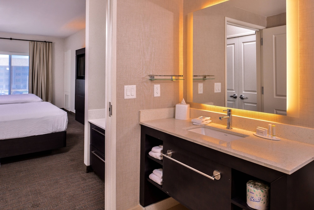 Studio, 1 King Bed (Mobility/Hearing Access, Roll-In Shwr)