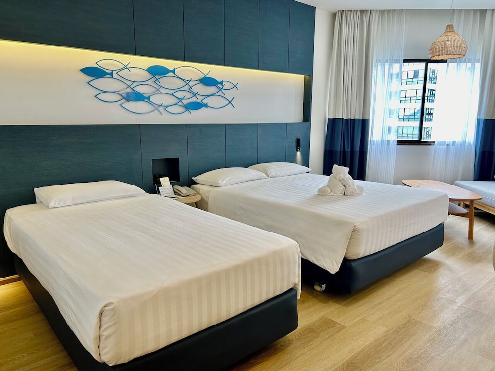 Deluxe New Blue Wave, Newly Renovated - Photo 4