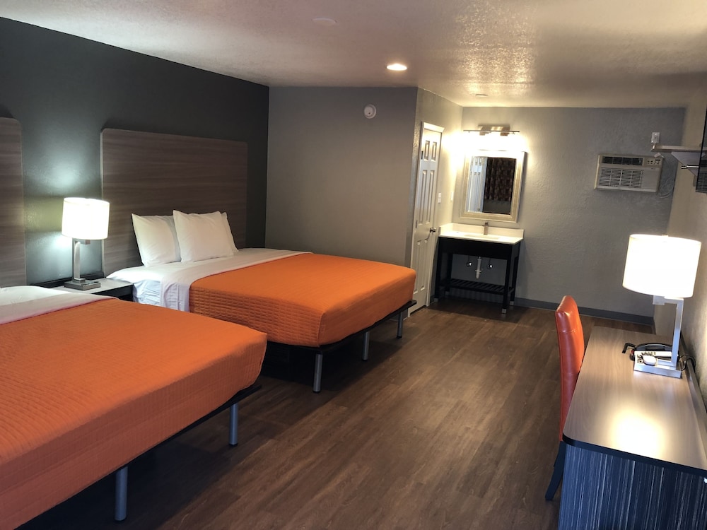 Room, Multiple Beds, Non Smoking photo 2