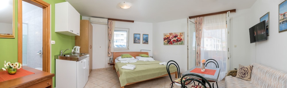 Suite, Balcony