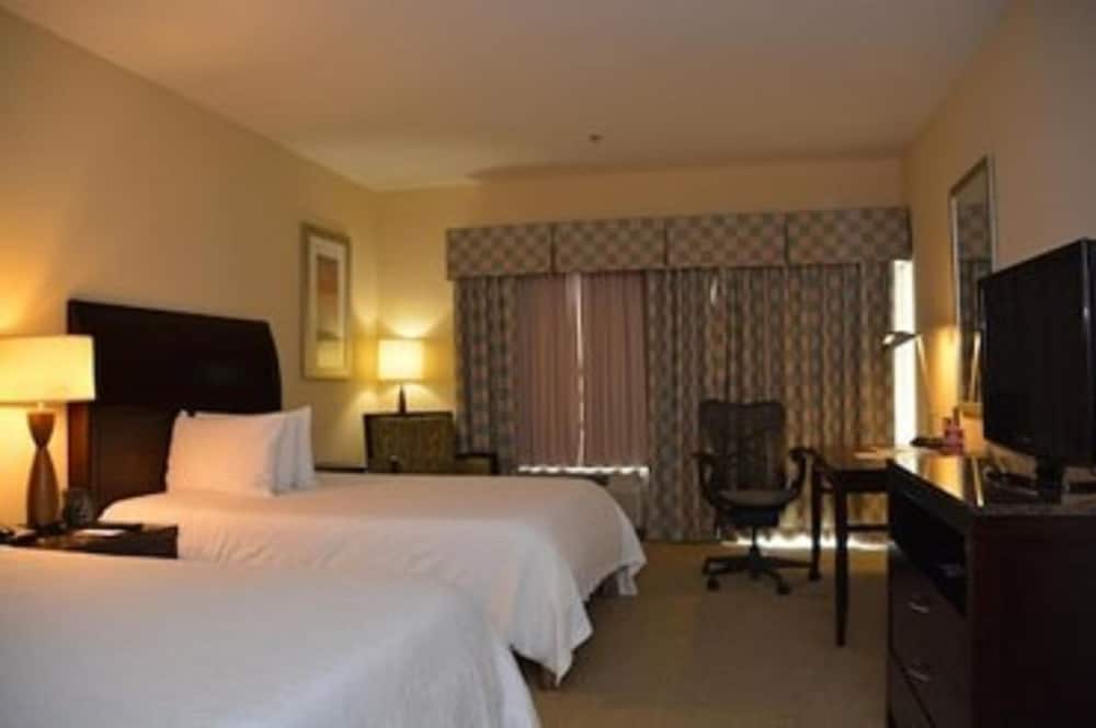 Room, 2 Queen Beds - Photo 2