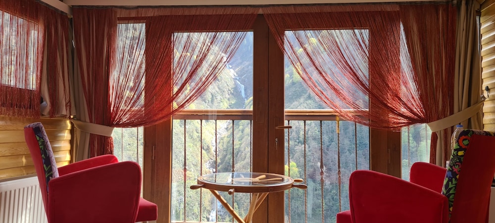 Honeymoon Suite, 1 Double Bed, Jetted Tub, Valley View
