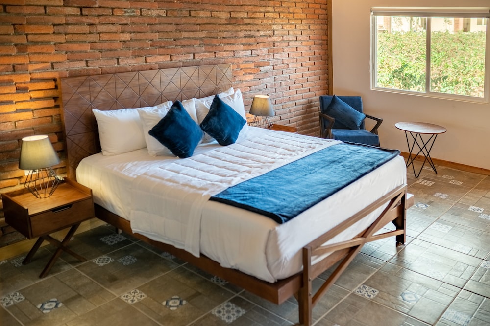 Deluxe Single Room, 1 King Bed, Vineyard View photo 1