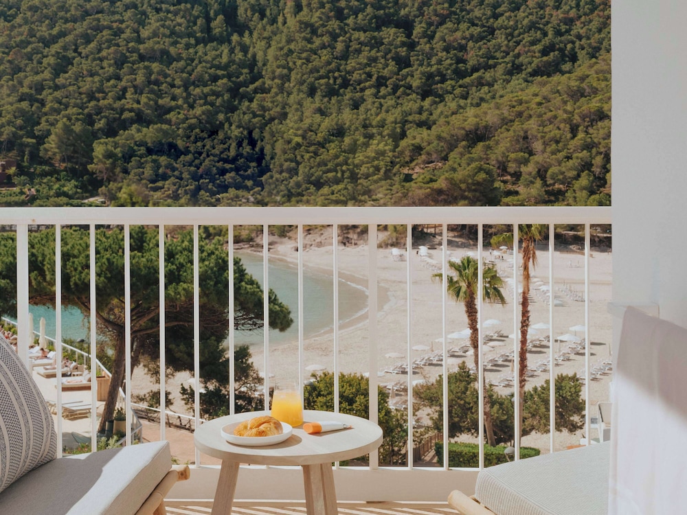 Platinum Suite, 1 King Bed and 1 Queen Sofa Bed, Walking closet, Frontal Sea View