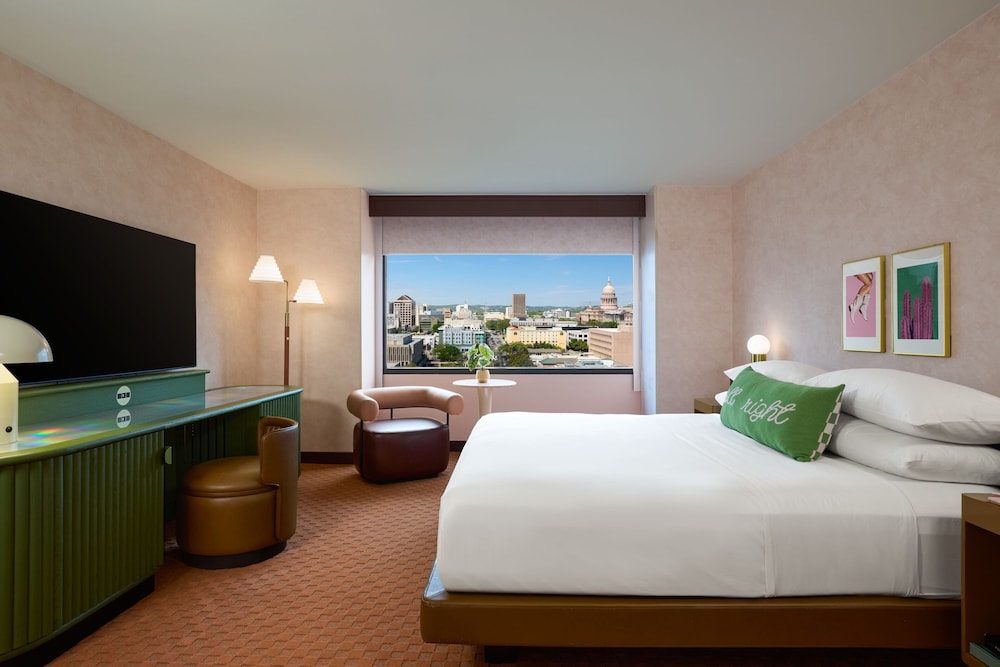 Room, 1 King Bed, City View - Photo 2