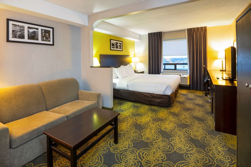Suite, 1 King Bed, Non Smoking, Jetted Tub (1 Person Jetted Tub) - Photo 1