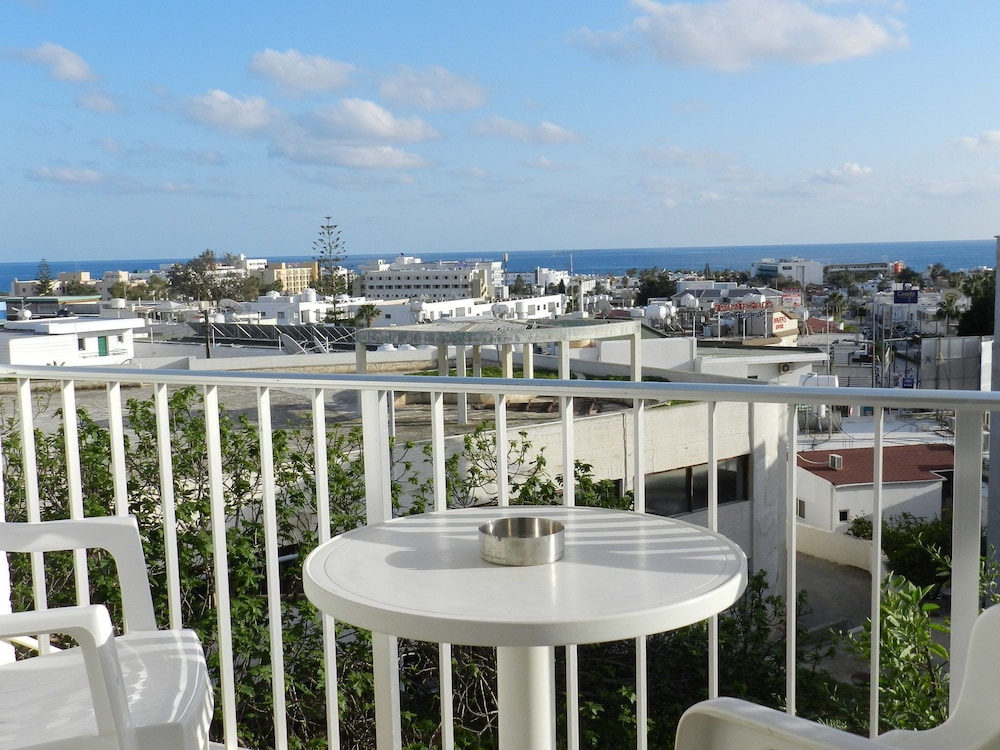 Superior Apartment, 2 Bedrooms, Balcony, City View photo 2