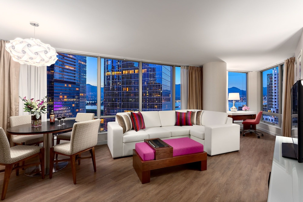 Deluxe Suite, 1 King Bed with Sofa bed, Harbor View - Photo 9