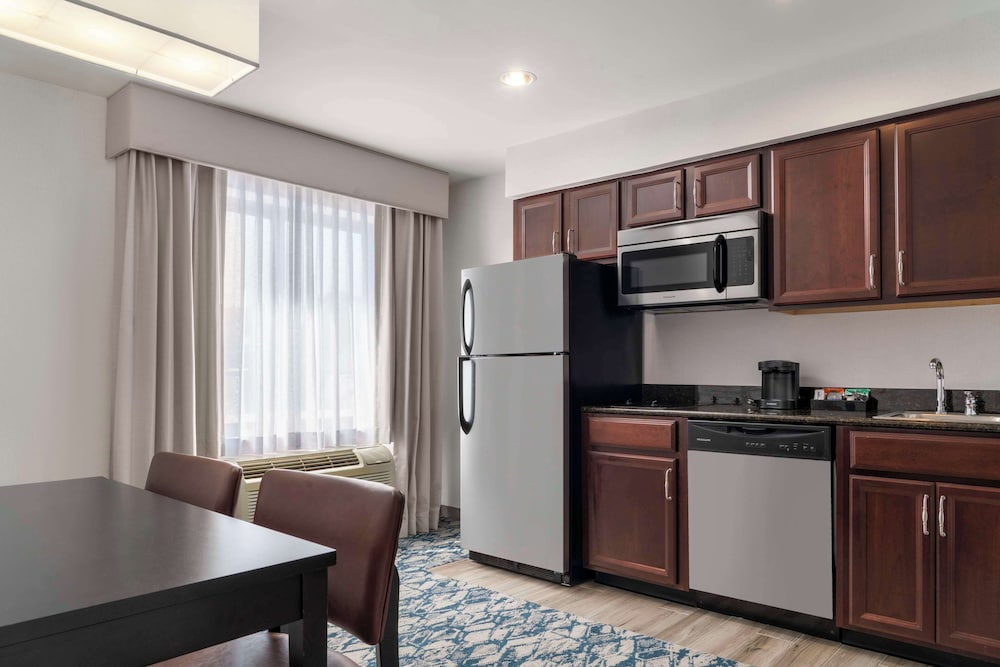 Suite, 1 Queen Bed, Non Smoking photo 3