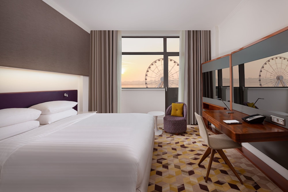 Room, 1 King Bed, Balcony, Sea View photo 3