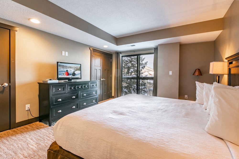 2 Bedroom Condominium - Photo 53